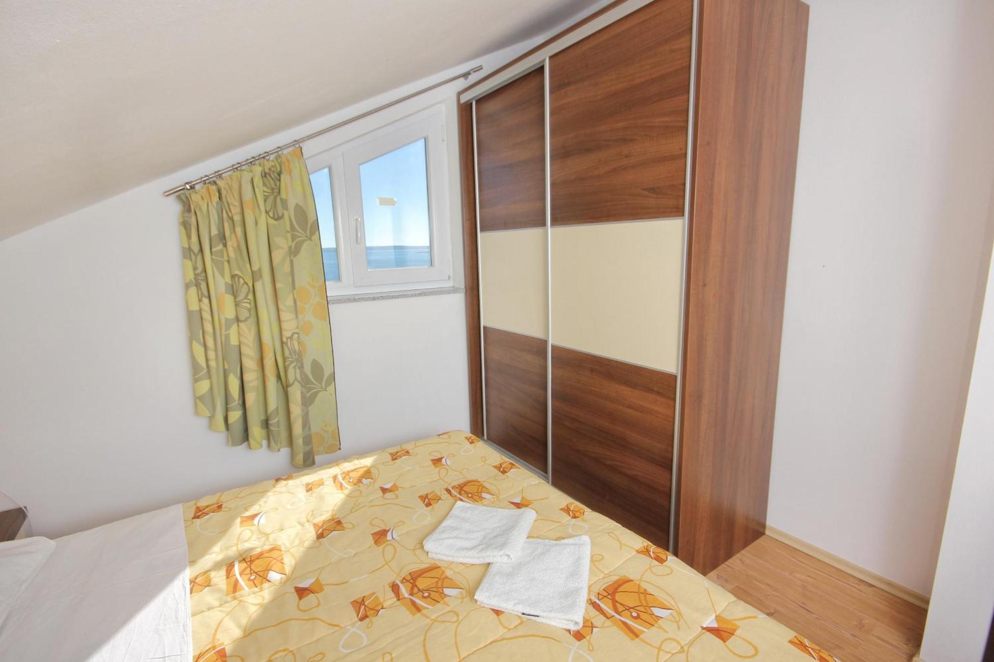 Apartments By The Sea Vlasici, Pag - 9324 Номер фото