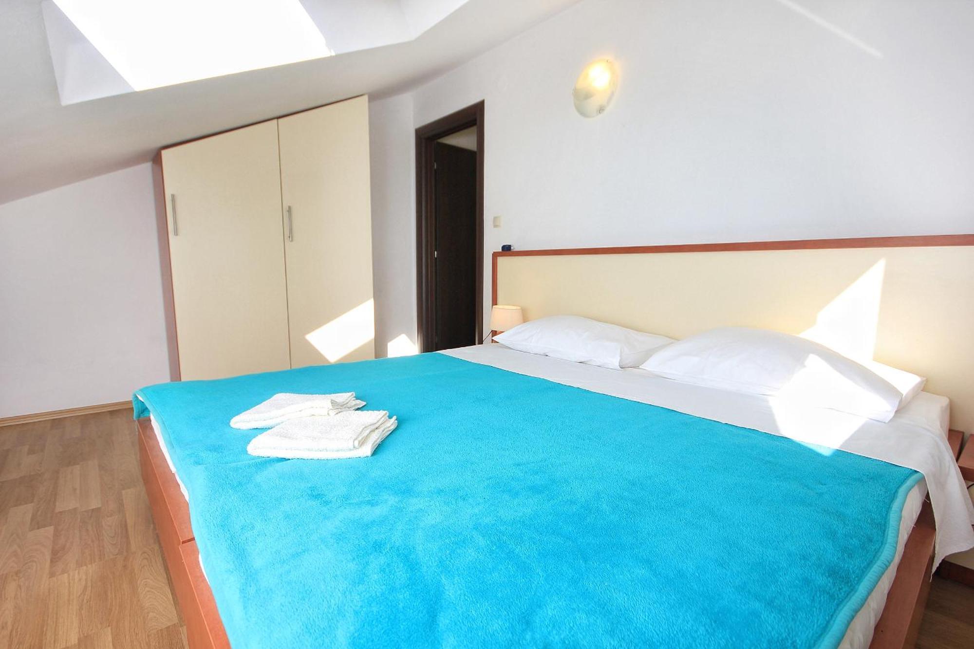 Apartments By The Sea Vlasici, Pag - 9324 Номер фото