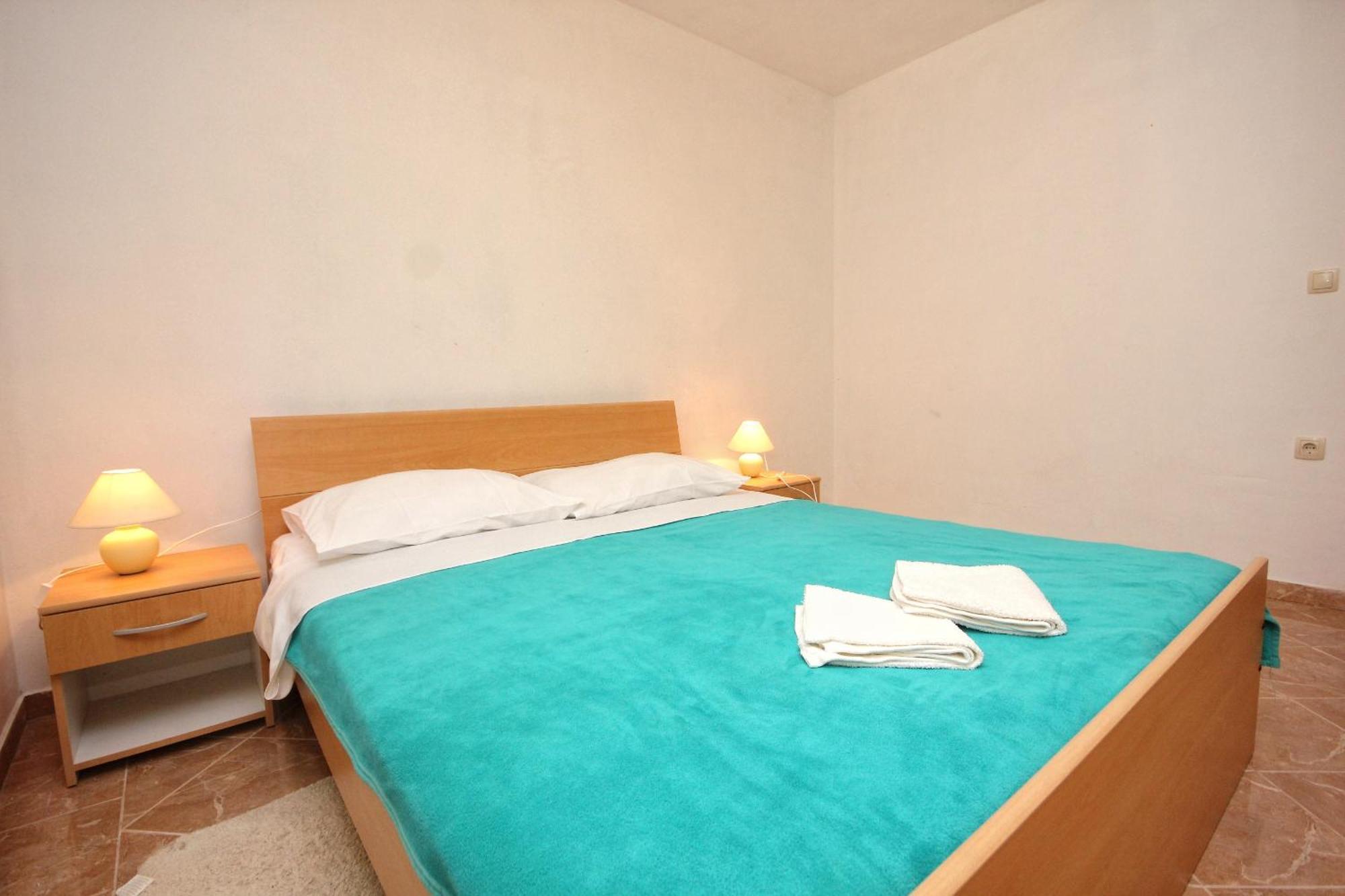 Apartments By The Sea Vlasici, Pag - 9324 Номер фото